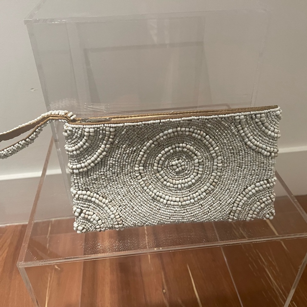 Tommy Bahama ivory authentic shell/bead wristlet clutch. Perfect for summer! - Picture 2 of 7